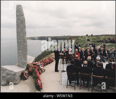 Photograph of President Reagan giving a speech on the 40th Anniversary of D-Day at Pointe du Hoc, Normandy, France Stock Photo