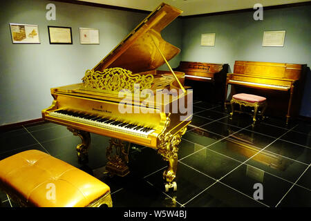 --FILE--A piano of Steinway & Sons, the US-German high-end piano maker, is displayed at the Wuhan Qintai Piano Museum in Wuhan city, central China's H Stock Photo