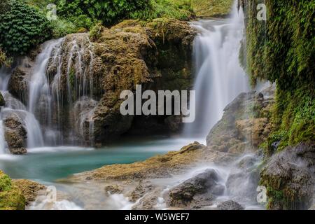 Scenery of the Detian Waterfall in Daxin county, south China's Guangxi Zhuang Autonomous Region, 5 December 2018.    Jade green water and large natura Stock Photo