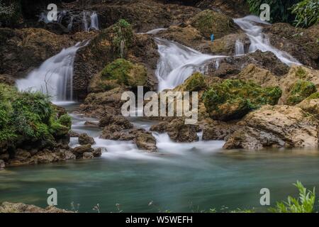 Scenery of the Detian Waterfall in Daxin county, south China's Guangxi Zhuang Autonomous Region, 5 December 2018.    Jade green water and large natura Stock Photo