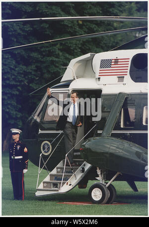 President Bush departs the South Lawn of the White House aboard Marine One Stock Photo