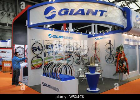 --FILE--People visit the stand of Giant Manufacturing during an exhibition in Shanghai, China, 28 April 2012.   Giant Manufacturing, one of world's bi Stock Photo