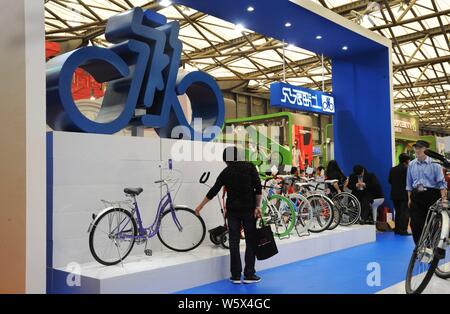 --FILE--People visit the stand of Giant Manufacturing during an exhibition in Shanghai, China, 28 April 2012.   Giant Manufacturing, one of world's bi Stock Photo