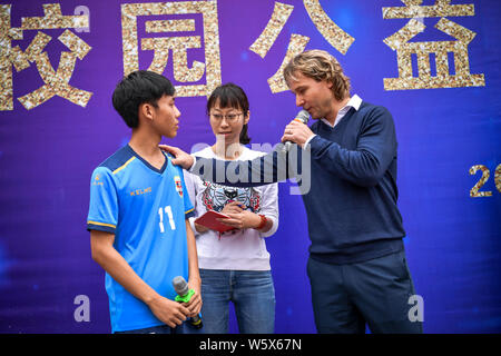 Czech retired footballer and CSL ambassador Pavel Nedved visits the Hainan Overseas Chinese Middle School in Haikou city, south China's Hainan provinc Stock Photo