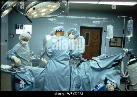 Orthopedic surgery and knee replacement in New Jersey hospital circa 1985. Stock Photo