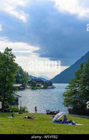 Weißensee: lake Weißensee east end, restaurant Dolomitenblick, beach, bather in , Kärnten, Carinthia, Austria Stock Photo