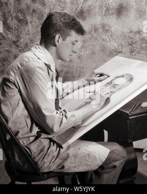 1920s 1930s MAN GRAPHIC PORTRAIT ARTIST AT DRAWING BOARD DESK WEARING SMOCK PENCIL SKETCHING FACE  - a3337 HAR001 HARS DRAW B&W VISION SKILL OCCUPATION SKILLS HIGH ANGLE CAREERS OCCUPATIONS IMAGINATION SKETCH SMOCK LIKENESS CREATIVITY YOUNG ADULT MAN BLACK AND WHITE CAUCASIAN ETHNICITY HAR001 OLD FASHIONED Stock Photo