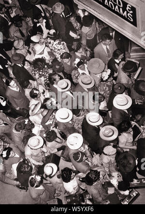 1940s CROWD VACATIONERS LEAVING NYC BY TRAIN FOR NEW ENGLAND AT GRAND CENTRAL STATION FOR PITTSFIELD & NORTH ADAMS MA USA - q43413 CPC001 HARS DIVERSE SAFETY DIFFERENT CENTRAL RAILROAD SUITCASES GRAND LIFESTYLE CROWDS FEMALES PASSENGERS ASSEMBLY UNITED STATES LADIES MASS PERSONS UNITED STATES OF AMERICA MALES RISK TRANSPORTATION SPECTATORS B&W GATHERING SUMMERTIME RAIL HEAD AND SHOULDERS HIGH ANGLE ADVENTURE STYLES AFRICAN-AMERICANS AFRICAN-AMERICAN EXCITEMENT NORTHEAST BLACK ETHNICITY DIRECTION NYC CONNECTION CONCEPTUAL NEW YORK CITIES ESCAPE STYLISH VARIOUS NEW YORK CITY RAILROADS VARIED Stock Photo