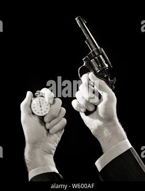 1930s MALE HANDS HOLDING A STOP WATCH AND A STARTING PISTOL - s4282 HAR001 HARS OFFICIAL SYMBOLIC CONCEPTS DEVICE PISTOL STARTER BEGINNING BLACK AND WHITE CAUCASIAN ETHNICITY HANDS ONLY HAR001 OLD FASHIONED REPRESENTATION TIMEPIECE Stock Photo
