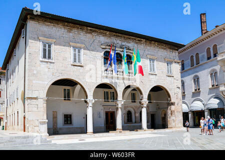 Tourists outside the ancient Roman Communal Palace in Forum Square, Pula, Croatia Stock Photo