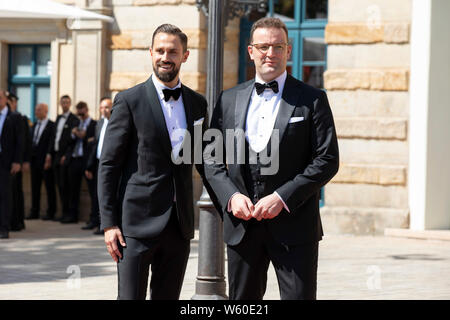 Jens Spahn und Ehemann Daniel Funke bei der Eröffnung der ...