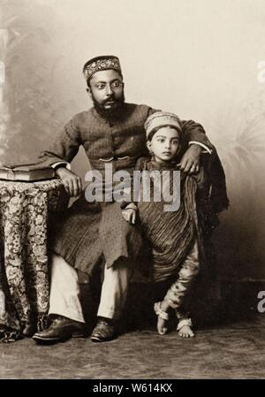 Dayal, Raja Lala Deen - Mann mit Tochter, einer aus H.H. dem Nizams Verwandten oder Gefolge Stock Photo