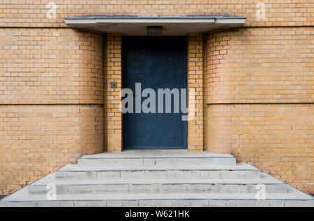 Alfeld, Germany. 30th July, 2019. The entrance door of the Fagus factory in the district of Hildesheim. The Bauhaus anniversary year gave the Fagus plant in Alfeld, which is a UNESCO World Heritage Site, a strong plus for visitors. In the first half of 2019, the number had risen by 150 per cent compared with the same period of the previous year. Credit: Julian Stratenschulte/dpa/Alamy Live News Stock Photo