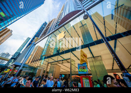 --FILE--Pedestrians walk past an Apple store in Hong Kong, China, 23 September 2018.   Apple has reserved most of its initial supply of iPhone XRs for Stock Photo