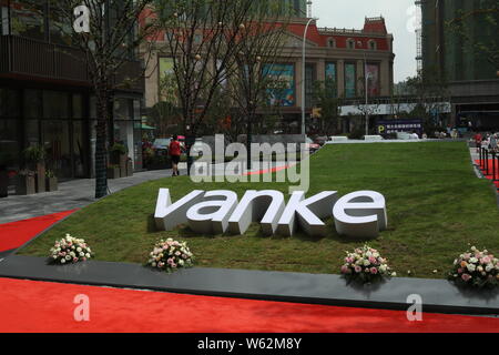 --FILE--A logo of Vanke is pictured in Yichang city, central China's Hubei province, 2 September 2018.   China Vanke, the country's second-largest pro Stock Photo