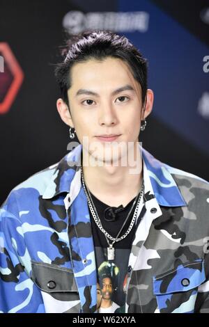 Chinese Actor Dylan Wang Hedi New Lineup Chinese Boy Group – Stock