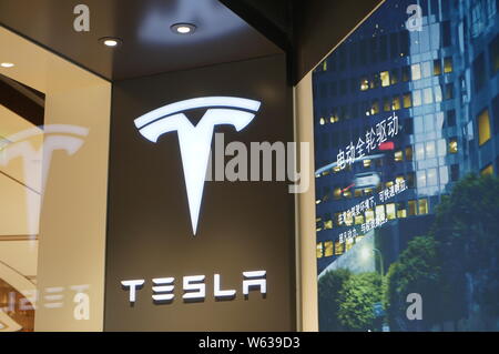 --FILE--View of a dealership store of Tesla in Shanghai, China, 9 August 2018.   Unprofitable Tesla has upped the ante by nearly 46-fold in its first Stock Photo