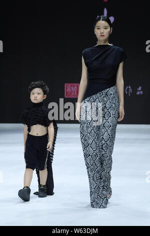 Models display new creations at the Dream x Classic of Mountains and Seas fashion show during the 2018 Beijing Fashion Week in Beijing, China, 21 Sept Stock Photo