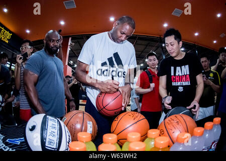 Former NBA star Tracy McGrady attends an activity at the Rucker Park in Shanghai, China, 13 September 2018. Stock Photo