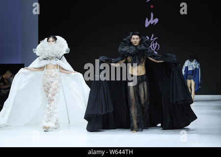 Models display new creations at the Dream x Classic of Mountains and Seas fashion show during the 2018 Beijing Fashion Week in Beijing, China, 21 Sept Stock Photo