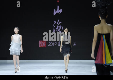 Models display new creations at the Dream x Classic of Mountains and Seas fashion show during the 2018 Beijing Fashion Week in Beijing, China, 21 Sept Stock Photo