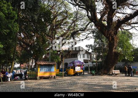 Ice cream seller outside Old Harbour Hotel in Fort Kochi (Cochin), Kerala, India Stock Photo