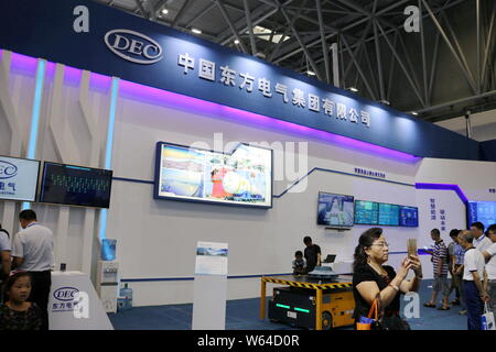 --FILE--People visit the stand of Dongfang Electric Corp during the first Smart China Expo (SCE) in Chongqing, China, 23 August 2018.    A Chinese con Stock Photo