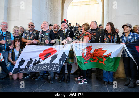 Members of the Black Mountain Hogs under the Menin Gate with Adrian Vaughan. Stock Photo