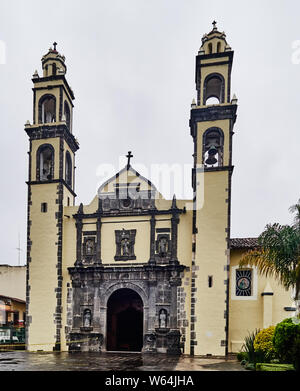 Mexico,Church of Zacatlan de Las Manzanas in his park Stock Photo