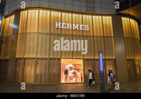 prada hermes