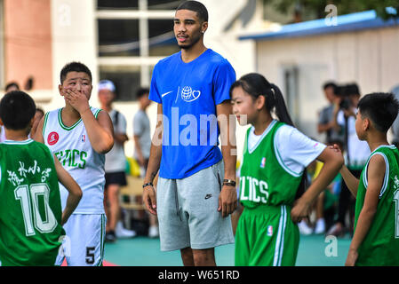 Jayson Tatum Boston Celtics Nike Team Player Performance T-Shirt