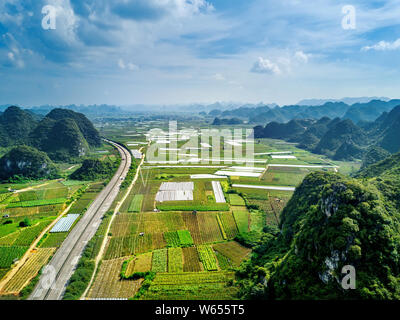 Landscape of the Sanjiang-Beihai Expressway through mountains and fields in the suburb of Liuzhou city, south China's Guangxi Zhuang Autonomous Region Stock Photo