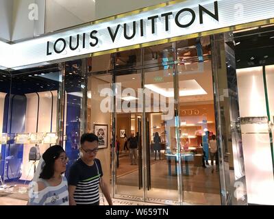 Customers walk past a Louis Vuitton (LV) store at a shopping mall in  Shanghai, China, 1 September 2015. At the beginning of 2013, a 65 year-old  stea Stock Photo - Alamy