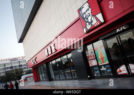 --FILE--View of a fastfood restaurant of KFC of Yum Brands in Ji'nan city, east China's Shandong province, 29 September 2016.   The rejection of a US$ Stock Photo