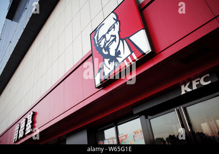 --FILE--View of a fastfood restaurant of KFC of Yum Brands in Ji'nan city, east China's Shandong province, 29 September 2016.   The rejection of a US$ Stock Photo