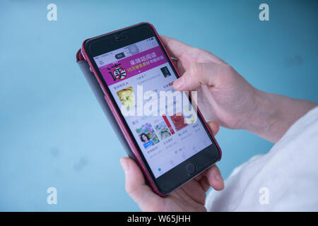 --FILE--A Chinese mobile phone user does reading on her smartphone in Hangzhou city, east China's Zhejiang province, 8 April 2016.   Mobile reading wa Stock Photo