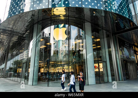 --FILE--Pedestrians walk past an Apple store in Shanghai, China, 6 August 2018.   Apple Inc says it has pulled illegal lottery apps from its App Store Stock Photo