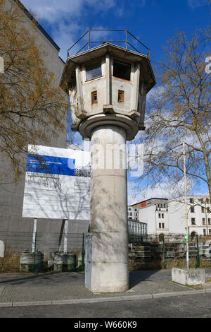 DDR-Wachturm, Erna-Berger-Strasse, Potsdamer Platz, Tiergarten, Berlin, Deutschland Stock Photo