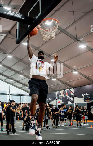 NBA star LeBron James of Los Angeles Lakers shows his basketball skills during his China tour in Shanghai, China, 25 August 2018. Stock Photo