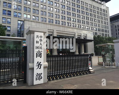 --FILE--View of the main gate of the headquarters of the Chinese Ministry of Commerce (MOC) in Beijing, China, 27 June 2018.   With the 25-percent add Stock Photo