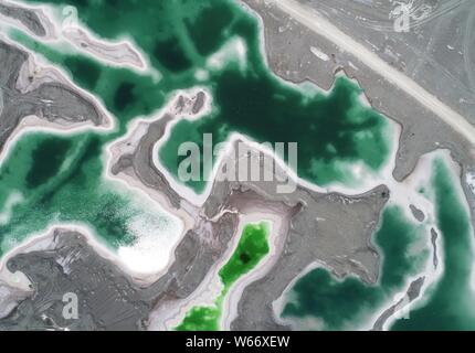 Aerial view of the Da Qaidam salt lake featuring the shape of emeralds in Haixi Mongol and Tibetan Autonomous Prefecture, northwest China's Qinghai pr Stock Photo