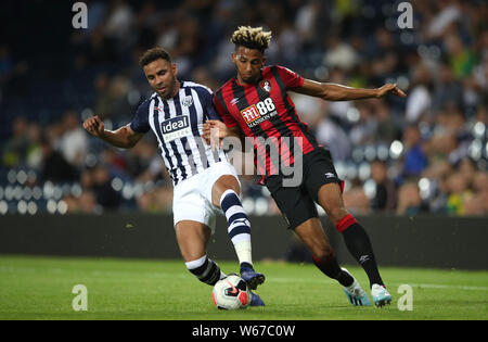 Bournemouth's Lloyd Kelly battles for the ball with West Bromwich Albion's Hal Robson-Kanu Stock Photo