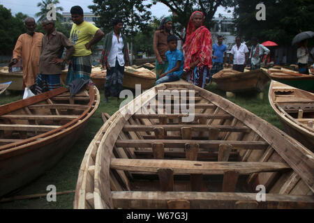 July 30, 2019, Dhaka, Manikganj, Bangladesh: Buyers admire boats at the boat market, in Manukganj's Ghior Upazila.Due to the flow of Padma, Jamuna, Dhaleswari, Ichhamati, and Kaliganga through the district, lowlands go under water during monsoon leaving no option for the residents but to buy a boat. Residents of these areas are using boats for decades, according to locals. Credit: Sultan Mahmud Mukut/SOPA Images/ZUMA Wire/Alamy Live News Stock Photo