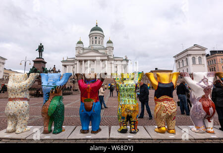 The United Buddy Bears exhibition, fiberglass bear sculptures Klaus and Eva Herlitz, with sculptor Roman Strobl, Helsinki Senate Square and Cathedral Stock Photo