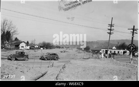 View looking north at Station 895 showing hydraulic fill under ...