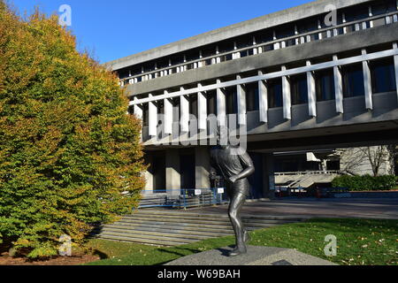 Statue of Terry Fox in the academic quadrangle of Simon Fraser University Stock Photo
