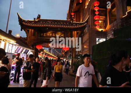 Night view of the illuminated Hongyadong settled house complex in Jiangbei district, Chongqing, China, 8 June 2018.    Hongyadong is located within 50 Stock Photo