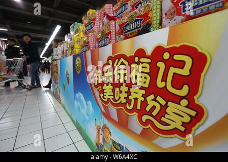 --FILE--Customers walk past a counter of Hsu Fu Chi at a supermarket in Xuchang city, central China's Henan province, 7 December 2014.   The list of f Stock Photo