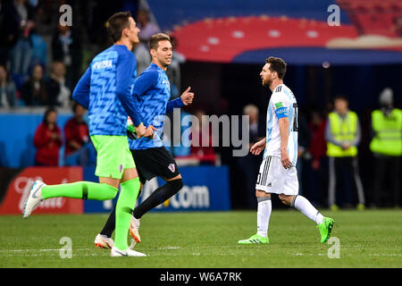 Lionel Messi of Argentina, right, reacts after being defeated by Croatia in their Group D match during the 2018 FIFA World Cup in Nizhny Novgorod, Rus Stock Photo