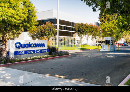 July 31, 2019 Santa Clara / CA / USA - Entrance to the Qualcomm offices located in Silicon Valley; Qualcomm, Inc. is an American multinational semicon Stock Photo